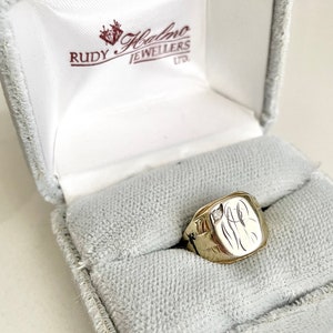 Vintage signetring i 10 karat gult och vitt guld med diamant, initial "MB" graverad, etsade sidor