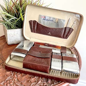 1970er Jahre In Kanada hergestelltes Lederpflegeset von Tilley, Reise-Toilettenset aus Eichen-Kalbsleder, Geschenke für Ihn
