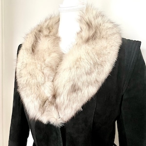1970s Jet Black Suede Coat with Genuine Fox Fur Collar, Made in Canada, Vintage Genuine Leather Jacket with Belt and Prominent Shoulders
