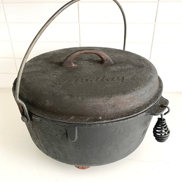 Findlay #9 Cast Iron Dutch Oven, Made in Canada