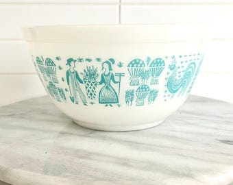 Pyrex Amish Butterprint #402 Mixing Bowl, 1957 Pattern 1 1/2 QT