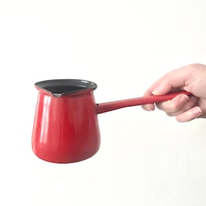 Vintage geëmailleerde Turkse koffiepot voor fornuis, gemaakt in Slovenië, geëmailleerde steelpan met tuit