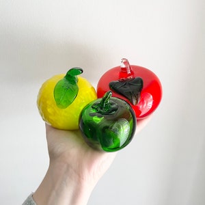 pommes en verre vintage, décor de fruits en verre, idées cadeaux