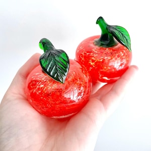 Pommes en verre de style Murano avec verre translucide et mouchetures, décor de cuisine vintage