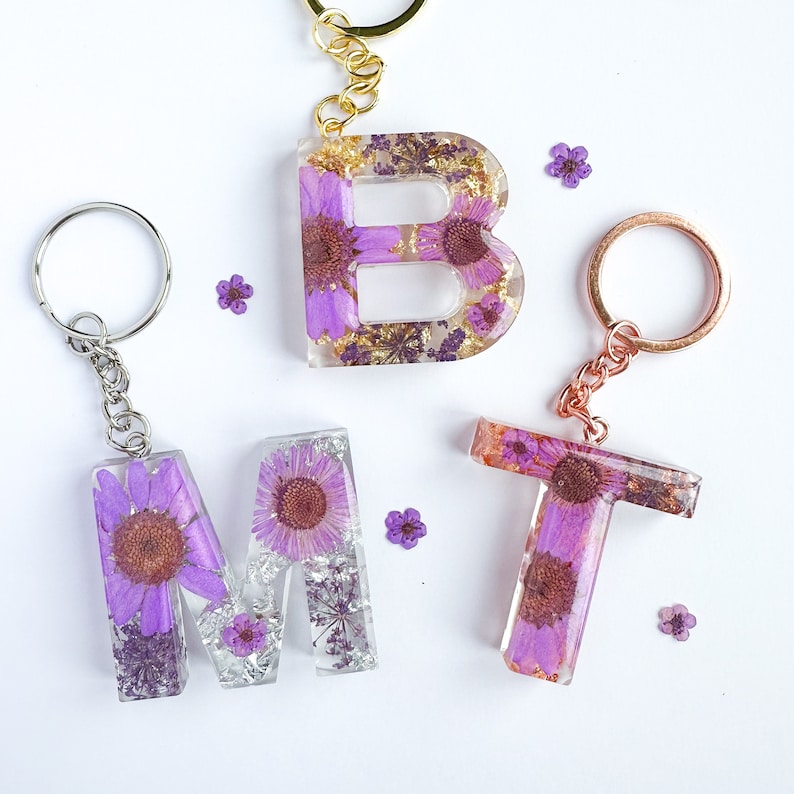 Personalised Initial Flower Resin Keyring, Gift For Her, Teacher Gift, Women's Keyring, Bridesmaid Gift, Custom Keychain, Leavers Gift Purple