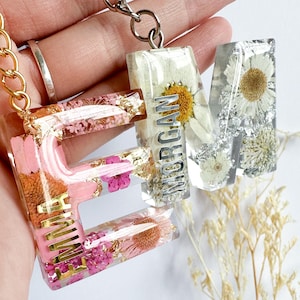Personalisierte Blume Name & Anfangs-Harz-Schlüsselanhänger, Geburtstagsgeschenk, Geschenk für sie, neuer Fahrer Geschenk, Ostergeschenk, Geschenk für Mama, Muttertag