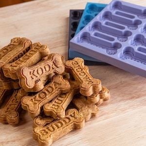 DIY Silicone Dog Food Biscuit Mould Chocolate Pet Dog Treats Pan Gummy  Candy Cake Baking Mold