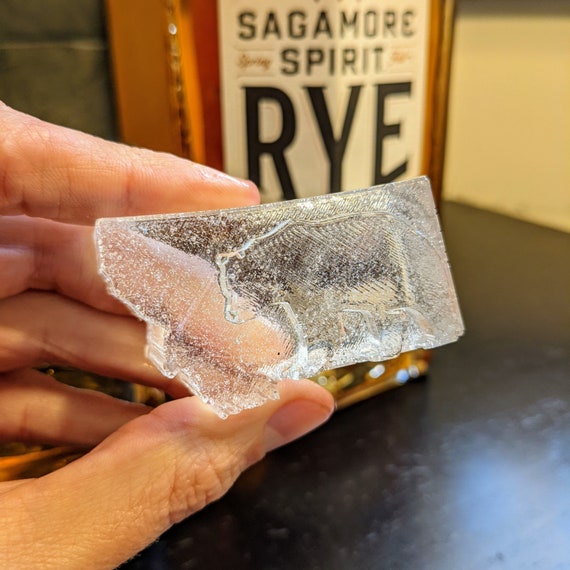 Has anyone had any luck with the Rabbit Clear Ice Cube Tray? : r/cocktails