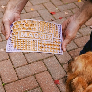 Tapis à lécher en silicone personnalisé Mangeoire lente personnalisée pour l'anxiété, l'enrichissement du chien, le divertissement canin silicone de qualité alimentaire image 9