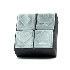 Plateau à glaçons Poker | pierres de whisky en relief avec des costumes de cartes à jouer | cadeau pour lui, idée de soirée poker, soirée de jeux, cadeau de joueur de cartes
