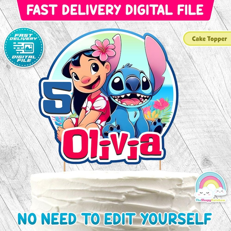 Puede incluir: Adorno para tarta con los personajes Lilo y Stitch, el nombre "Olivia" y el n&uacute;mero "5". El dise&ntilde;o incluye una flor rosa, detalles azules y el texto "Fast Delivery Digital File" y "No Need to Edit Yourself".