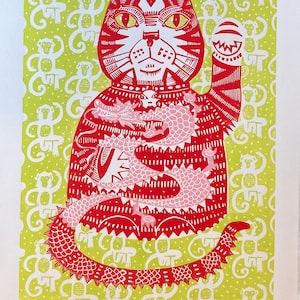 Supa-Lucky: impresión en linóleo diseñada e impresa a mano por Ingrid Nilsson, gato de la suerte, impresión en linóleo, suerte, dragón, monos, arte de pared, regalo