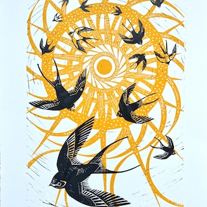 Handgemachter Schwalben-Linoldruck: ockergelb und schwarz, Wildtierkunst, Linoldruck, Linoldruck