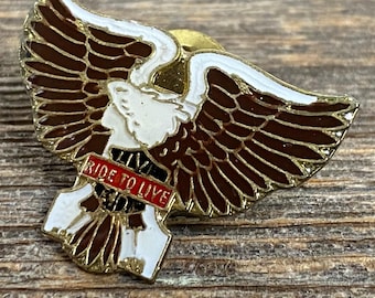 Vintage Harley Davidson Bald Eagle Emaljnål: Live to Ride - 80-/90-tals Bikermärke