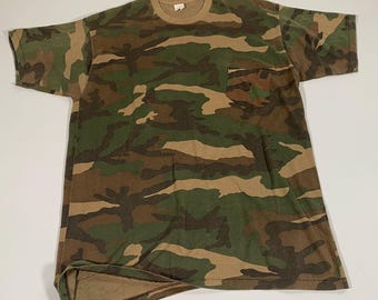 Camiseta de camuflaje de los 80 con bolsillo y ribete - XL - Suave y desgastada - Camiseta de camuflaje vintage