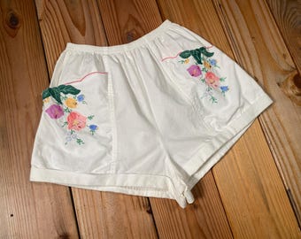 Vintage 90s Embroidered Casual Cottagecore Style Lounge Shorts - Women's Medium