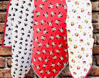 Couette pour bébé Minnie Mouse : couverture pour lit de bébé en coton réversible