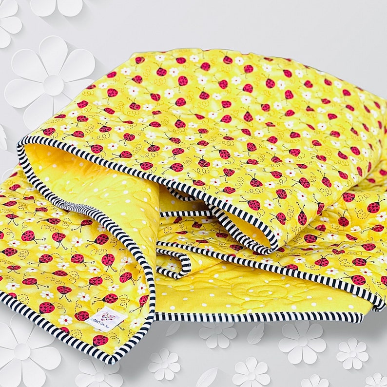 Baby Quilt Ladybug With Daisy Quilt / Quilted Baby Blanket / Cotton