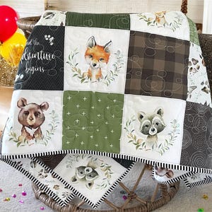 Handgemachte Waldtier Baby Steppdecke: Grüne & Braune Babydecke