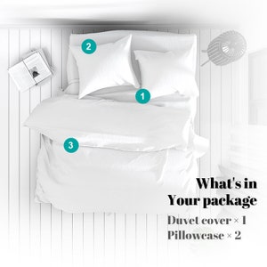 Puede incluir: Funda n&oacute;rdica blanca y dos fundas de almohada blancas. El texto "What's in Your package Duvet cover x 1 Pillowcase x 2" es visible debajo de la ropa de cama.