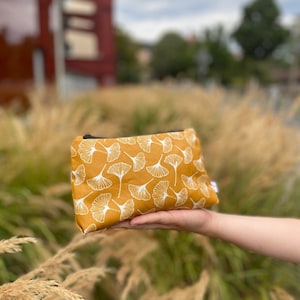 Ginko Senfgelbe Kosmetiktasche | wasserabweisend | Maße L20 x H12 x B3cm