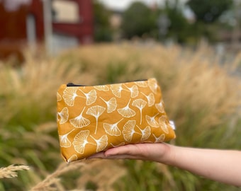 Yellow giko cosmetic bag | water repellent | measures L20 x H12 x W3cm