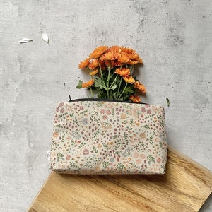 Blümchen Täschchen Set - Kosmetiktasche (20x13x3 cm) und Hygientäschchen (18x8,5 cm)