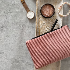 Kosmetiktasche aus pastel rosa Cord | Maße L20 x H12 x B3cm | Hergestellt in Nürnberg