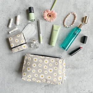 Schminktasche & Hygieneartikel Tasche mit Gänseblümchen | Maße L20 x H13 x B3cm | handgemacht in Nürnberg