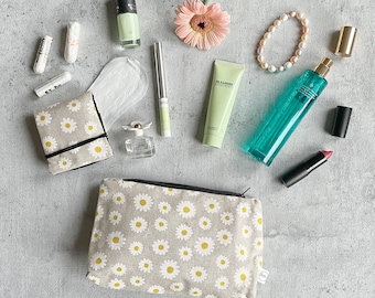Make-up bag & toiletries bag with daisies | dimensions L20 x H13 x W3cm | handmade in Nuremberg