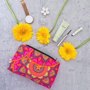Kosmetiktasche im Mandala-Design | Nachhaltig, robust, handgefertigt | Kosmetiktasche L20xH12cm | Tamponmäppchen 8,5x9cm