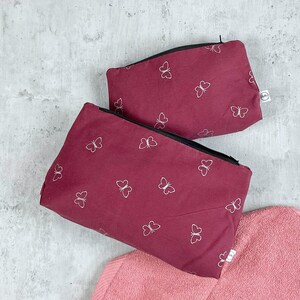 Kosmetiktasche (20x12x3) & Kulturbeutel (26x16x5) – dunkelroter Cord mit Schmetterlingen – handgemacht | Einzelstück oder Set