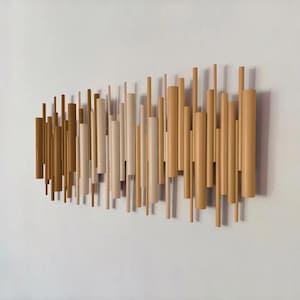 Handgefertigte 3D Holzskulptur, moderne geometrische Wandkunst, neutrale Palette