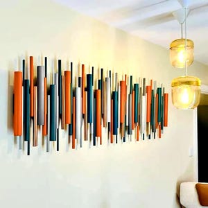 Arte mural moderno en madera 3D en naranja y verde azulado, escultura de madera y metal, decoración abstracta contemporánea – Canyon Wave