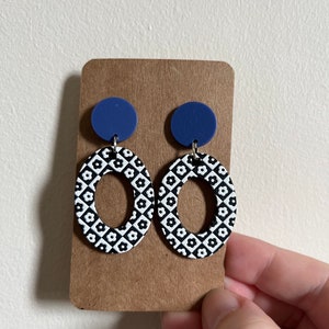 flower power earrings, mary quant daisy, gifts for her, retro earrings, acrylic earrings uk, retro flower earrings, mod earrings,