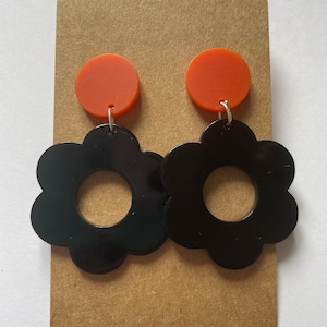 flower power earrings, mary quant daisy, gifts for her, retro earrings, acrylic earrings uk, retro flower earrings, mod earrings,