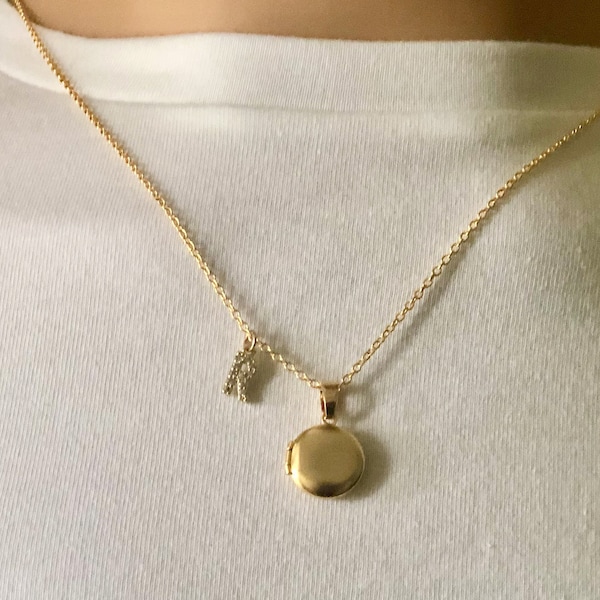 mini 18K Gold Plated Locket, Initial Pearl Photo Locket, Mom Gift, Gift for Sister, Christmas Gifts, Holiday Gift, Baby first xmas