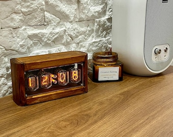 Reloj de tubo Nixie IN-12 con 4 tubos luminosos vintage en caja de madera de teca, reloj de escritorio USB retro para amantes de los regalos geek