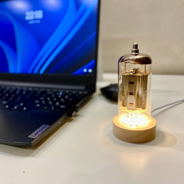 Tubo a vuoto con luce notturna LED AMP Tube Lighter // Lampada Steampunk / Regalo per fan audiofili