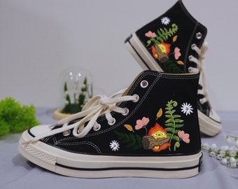 Niedliche Feuer-Converse, Cartoon-Feuer-gestickte Converse, Blumen-Custom-Schuhe, Convers-Cartoon, individuell handgestickte Converse