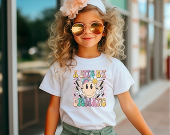 Camiseta infantil um pouco dramática