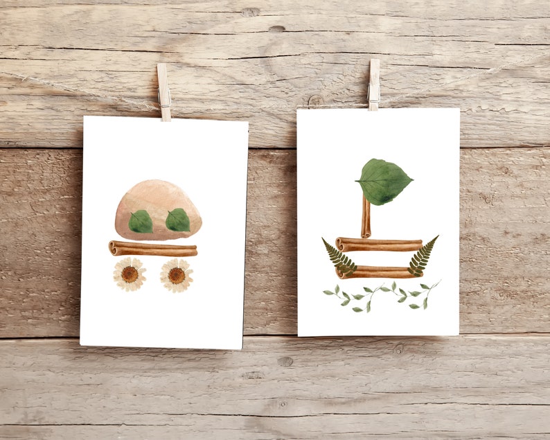 Puede incluir: Dos tarjetas con ilustraciones inspiradas en la naturaleza. La primera tarjeta presenta una roca marr&oacute;n con hojas verdes y dos flores blancas con centros marrones. La segunda tarjeta presenta una hoja verde, palitos de canela marrones y hojas verdes.