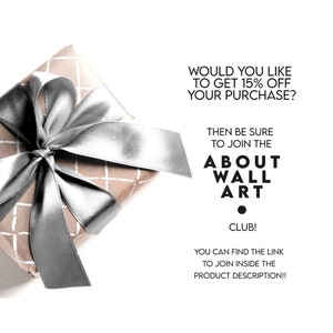 Pu&ograve; includere: Una scatola regalo marrone con un nastro argentato legato in un fiocco. Il testo sull'immagine recita: "Vorresti ottenere il 15% di sconto sul tuo acquisto? Allora assicurati di unirti all'About Wall Art Club! Puoi trovare il link per unirti all'interno della descrizione del prodotto!"