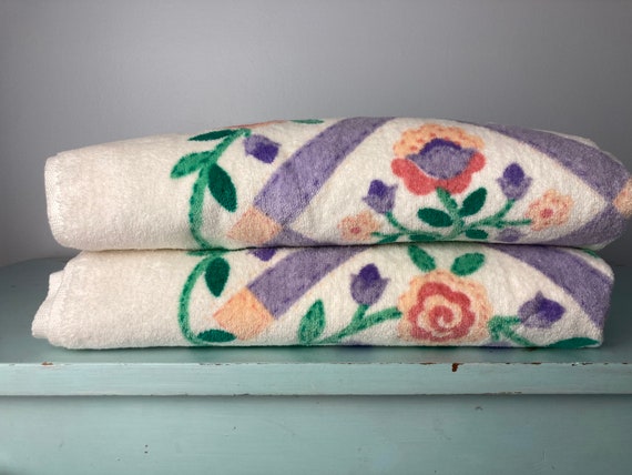 Vintage Floral Terry Cloth Bath Towels Set of Two 