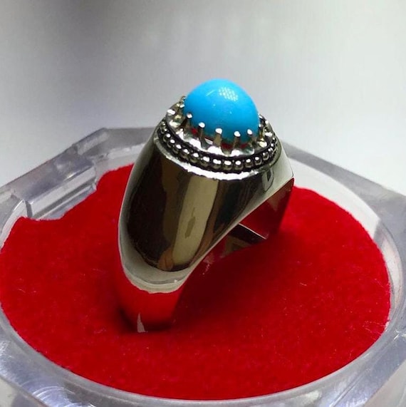 Can I wear a blue sapphire ring with a turquoise (Firoza) ring? - Quora