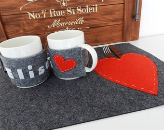 Set of two personalized breakfast mugs with name, cup cover and two felt placemats