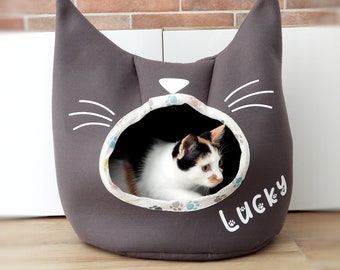 Personalized felt cat bed with name and entirely hand-sewn