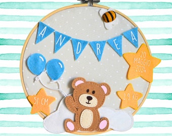 Customizable birth bow picture for a boy or girl's bedroom to hang, on a 20 cm embroidery frame with felt subjects