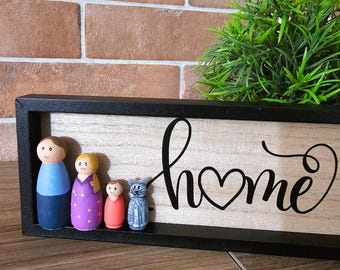 Family frame with plaster subjects, father, mother and child, and any pet, all customizable