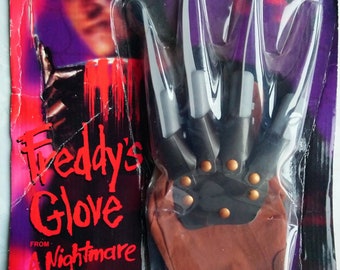 A Nightmare on Elm Street Freddy's Glove New Presentation Card Adult Size Soft Plastic